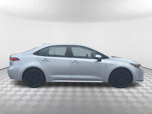 Used 2021 Toyota Corolla LE FWD image 17