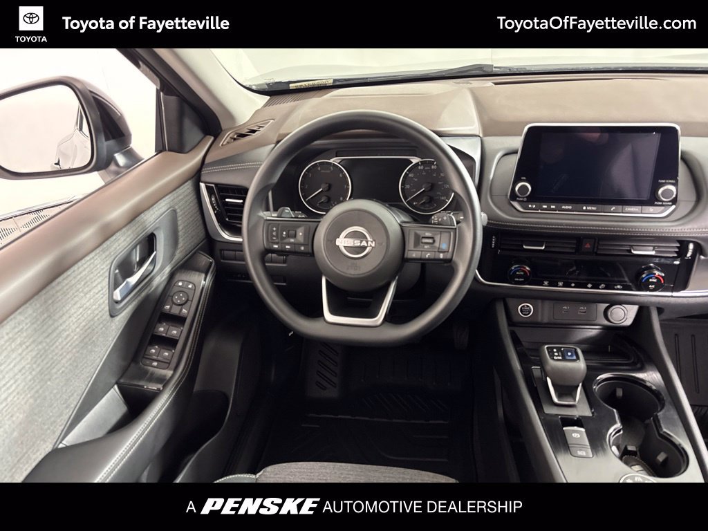Used 2022 Nissan Rogue SV AWD/4WD image 18