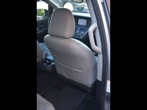 Used 2018 Toyota Sienna Limited Premium w/ Preferred Accessory Package FWD image 28