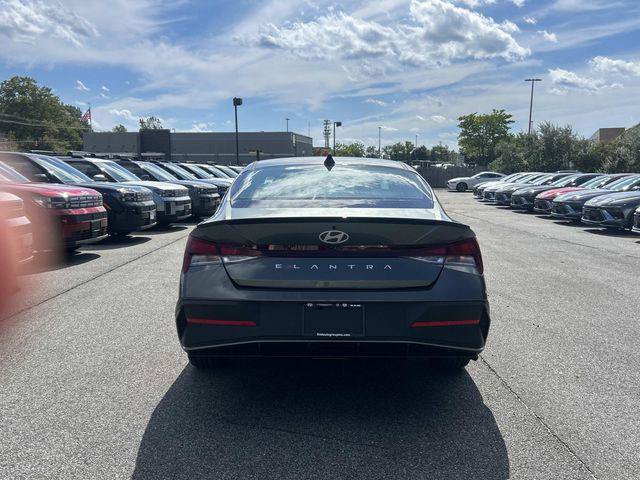 New 2026 Hyundai Elantra SEL Sport FWD image 3