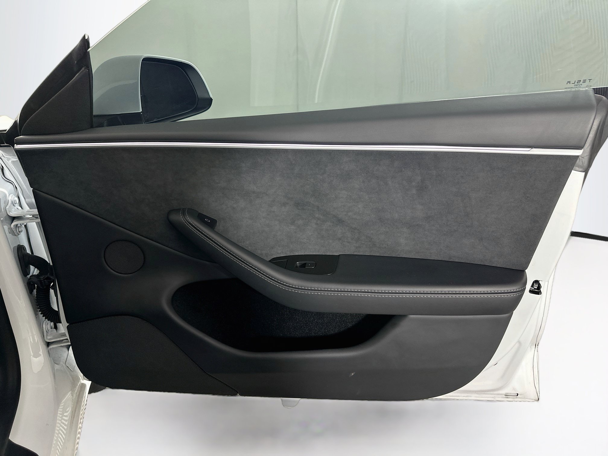 Used 2025 Tesla Model 3 Long Range AWD/4WD image 32