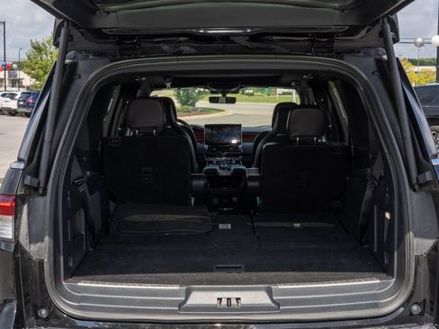 Used 2024 Lincoln Navigator Reserve AWD/4WD image 9