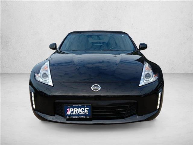 Used 2017 Nissan 370Z Touring RWD image 2