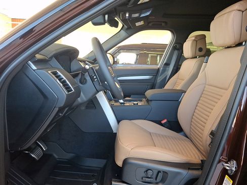 New 2026 Land Rover Discovery Limited Edition AWD/4WD image 11