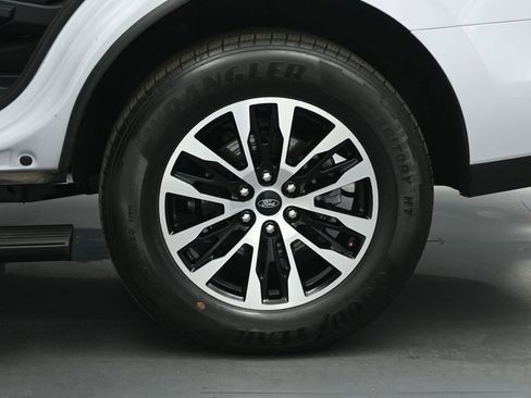 Certified 2025 Ford Expedition Platinum AWD/4WD image 21