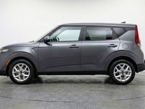 Used 2025 Kia Soul LX w/ LX Technology Package FWD image 5