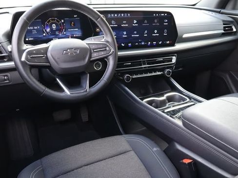 Used 2024 Chevrolet Traverse LT w/ Midnight/Sport Edition FWD image 4