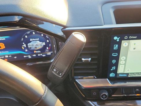 Used 2024 Chevrolet Silverado 1500 LT image 16