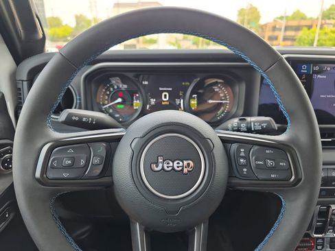 Used 2025 Jeep Wrangler Unlimited Rubicon 4xe w/ Safety Group AWD/4WD image 18