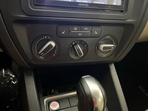 Used 2017 Volkswagen Jetta SE FWD image 67