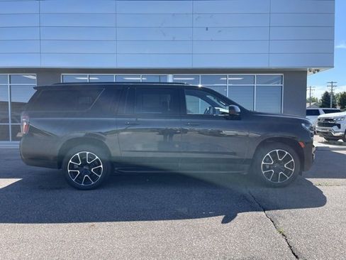 Used 2023 Chevrolet Suburban RST image 1