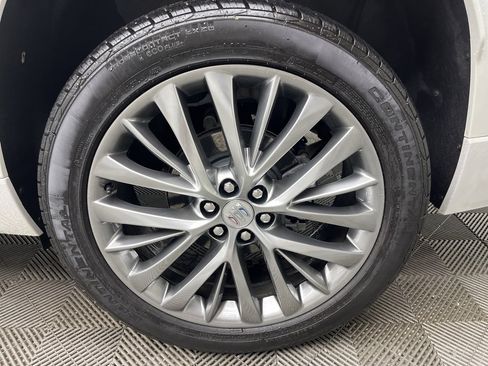 Used 2025 Buick Enclave Avenir image 6