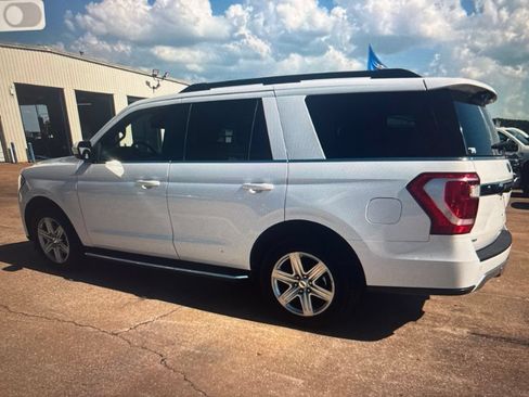 Used 2019 Ford Expedition XLT w/ Equipment Group 202A AWD/4WD image 3