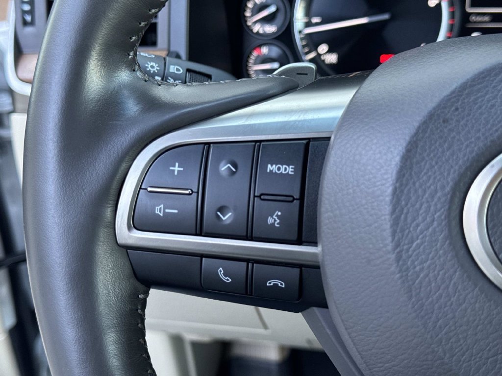 Used 2021 Lexus LX 570 4WD w/ Luxury Package image 31