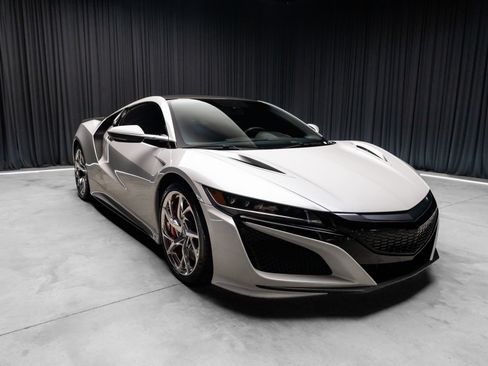 Used 2017 Acura NSX AWD/4WD image 11