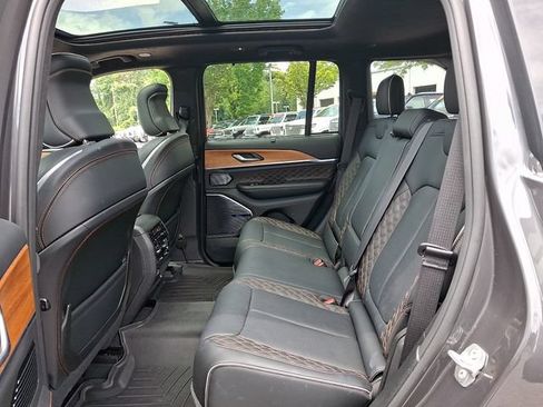 Used 2022 Jeep Grand Cherokee Summit AWD/4WD image 10