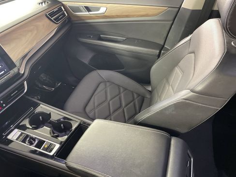 Used 2024 Volkswagen Atlas SE image 22