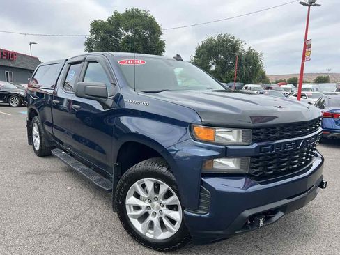 Used 2020 Chevrolet Silverado 1500 Custom w/ Custom Value Package AWD/4WD image 4
