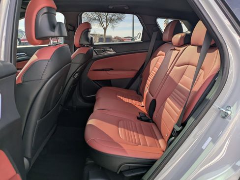 Used 2025 Kia Sportage SX image 31