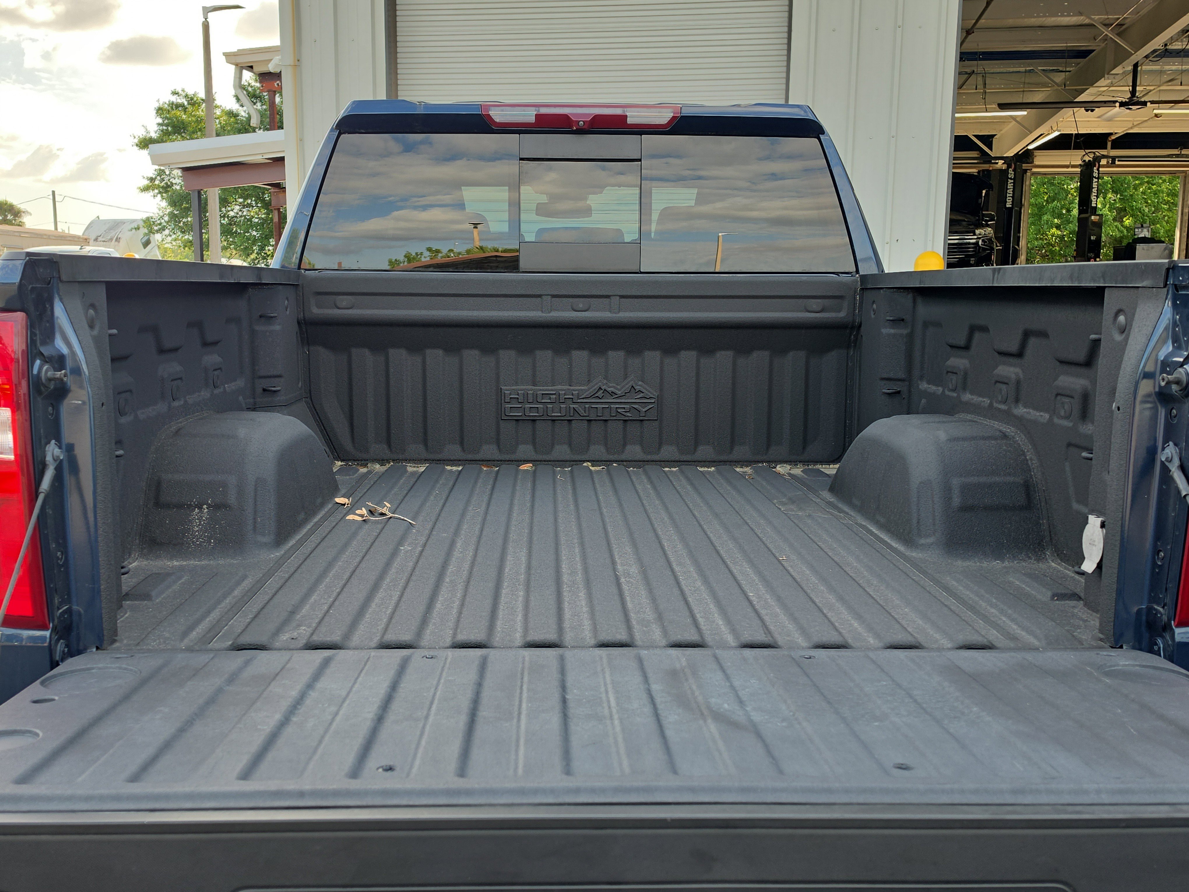Certified 2023 Chevrolet Silverado 1500 High Country w/ High Country Premium Package AWD/4WD image 6