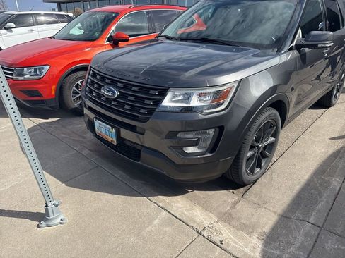 Used 2017 Ford Explorer XLT w/ Equipment Group 202A AWD/4WD image 3