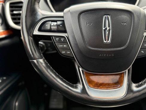 Used 2019 Lincoln Nautilus Reserve image 25