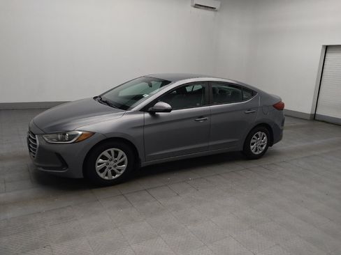 Used 2018 Hyundai Elantra SE FWD image 2
