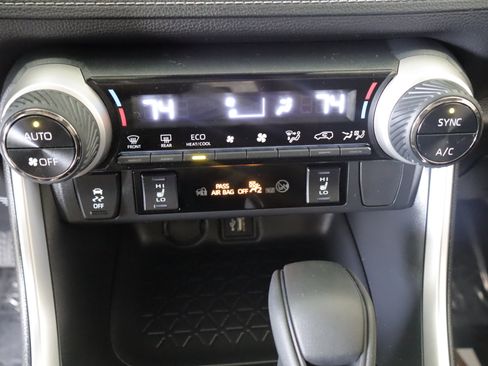 Used 2025 Toyota RAV4 XLE w/ Convenience Package AWD/4WD image 17