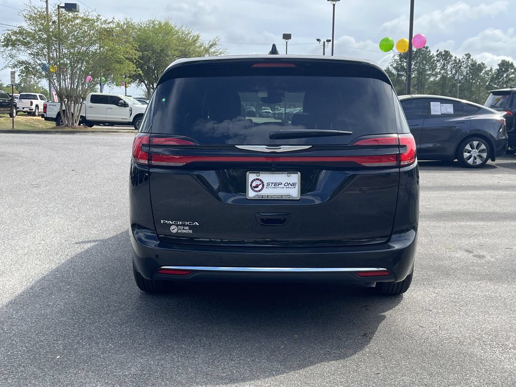 New 2026 Chrysler Pacifica Select FWD image 5