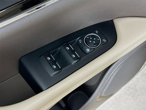 Used 2023 Lincoln Nautilus Reserve image 18