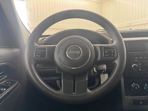 Used 2011 Jeep Liberty Sport image 18