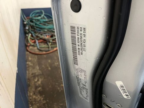 Used 2025 Jeep Compass Limited image 30