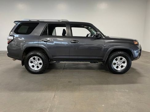 Used 2018 Toyota 4Runner SR5 AWD/4WD image 2
