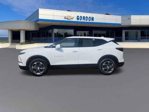 Used 2024 Chevrolet Blazer LT FWD image 2