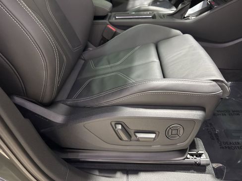 Used 2025 Audi Q3 2.0T Premium w/ Convenience Package image 37