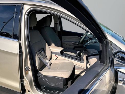Used 2018 Ford Escape SE FWD image 8