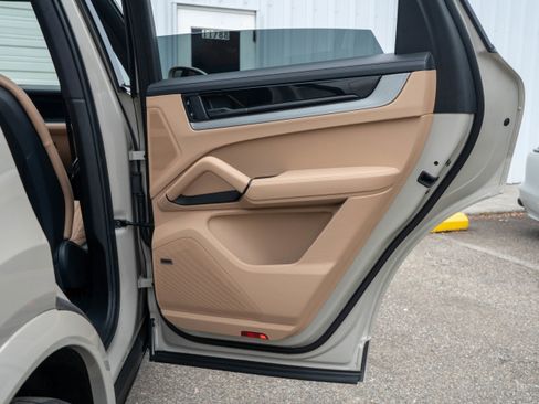Certified 2024 Porsche Cayenne S image 35