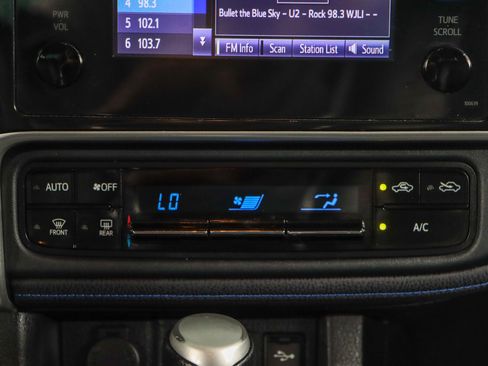 Used 2018 Toyota Corolla SE FWD image 20