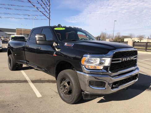 Used 2024 RAM 3500 Tradesman w/ Chrome Appearance Group image 15