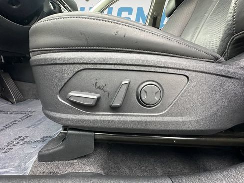 Certified 2025 Kia Sorento S AWD/4WD image 16