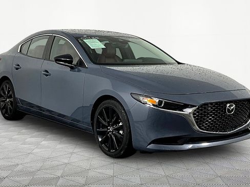 Used 2022 MAZDA MAZDA3 s FWD image 3