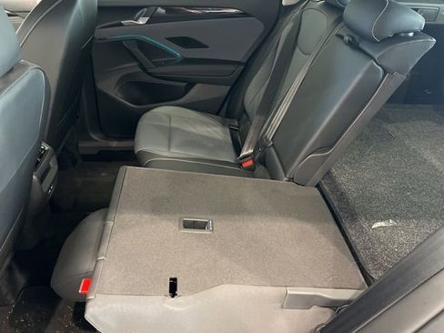 Certified 2025 Volkswagen Tiguan SE AWD/4WD image 17