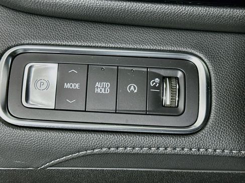 Used 2025 Buick Enclave Preferred FWD image 17