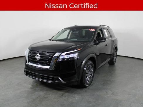 Certified 2025 Nissan Pathfinder SV FWD image 2