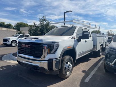 New 2025 GMC Sierra 3500 Pro w/ Convenience Package