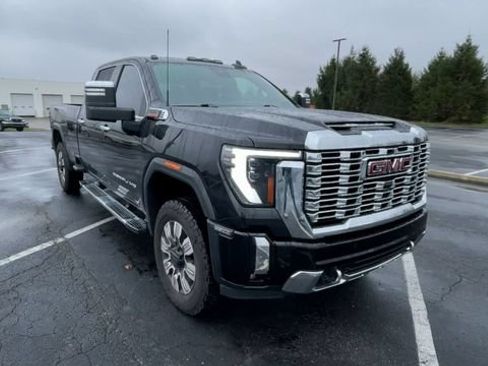 Used 2024 GMC Sierra 3500 Denali w/ Denali Reserve Package AWD/4WD image 4