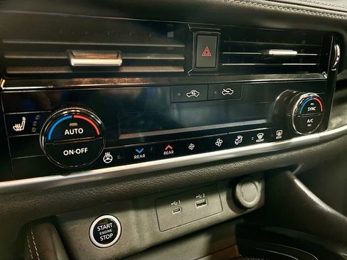 Used 2023 Nissan Rogue SL w/ SL Premium Package image 14