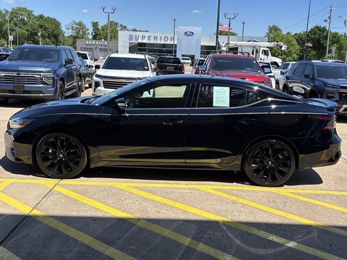 Used 2023 Nissan Maxima SR w/ Sport Mat Group FWD image 9