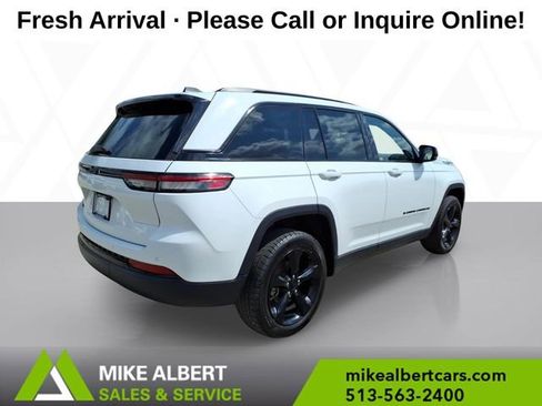Used 2023 Jeep Grand Cherokee Altitude image 7