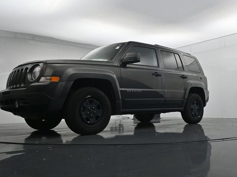 Used 2017 Jeep Patriot Sport AWD/4WD image 30
